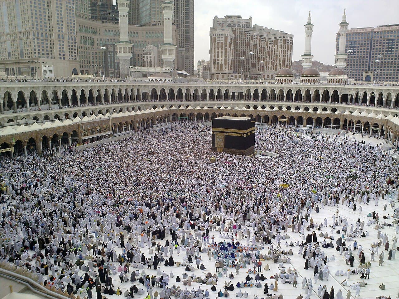 Haj kunlarida Makka nihoyatda gavjum, boshqalar uchun esa cheklovlar amal qiladi